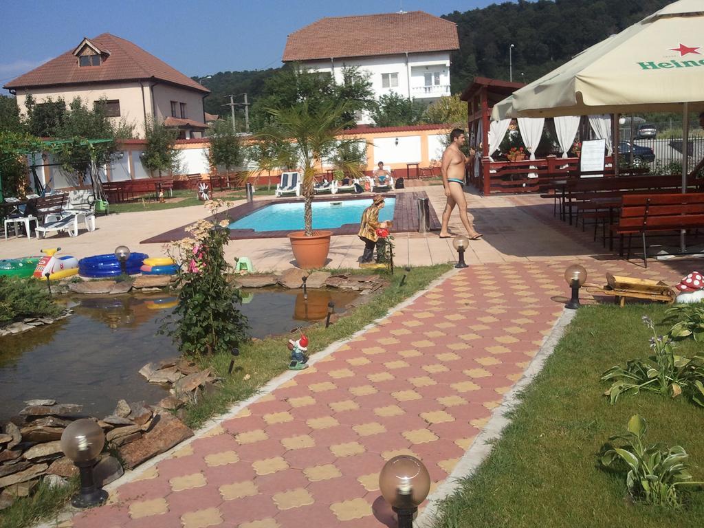 Casa Alba Hotel Râmnicu Vâlcea Kültér fotó