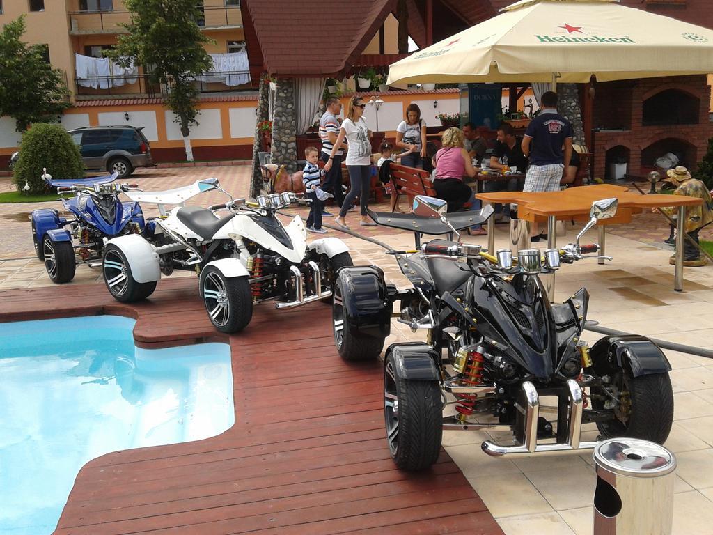 Casa Alba Hotel Râmnicu Vâlcea Kültér fotó