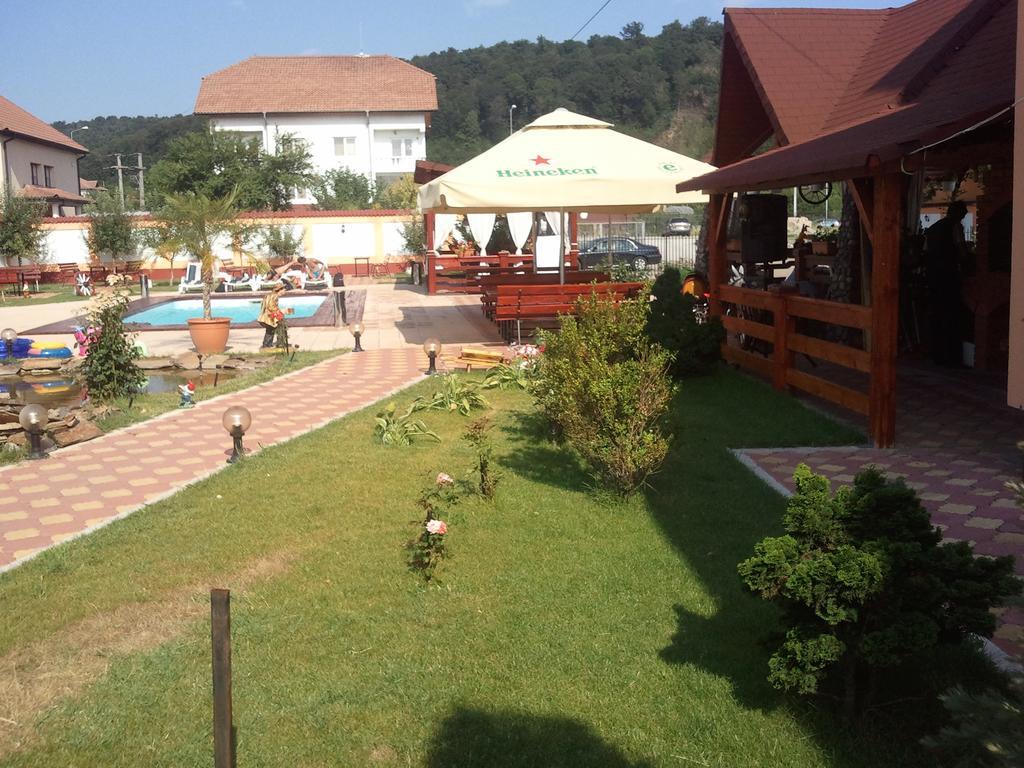 Casa Alba Hotel Râmnicu Vâlcea Kültér fotó